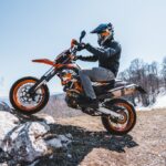 Czy warto wyposażyć się w gmole motocyklowe