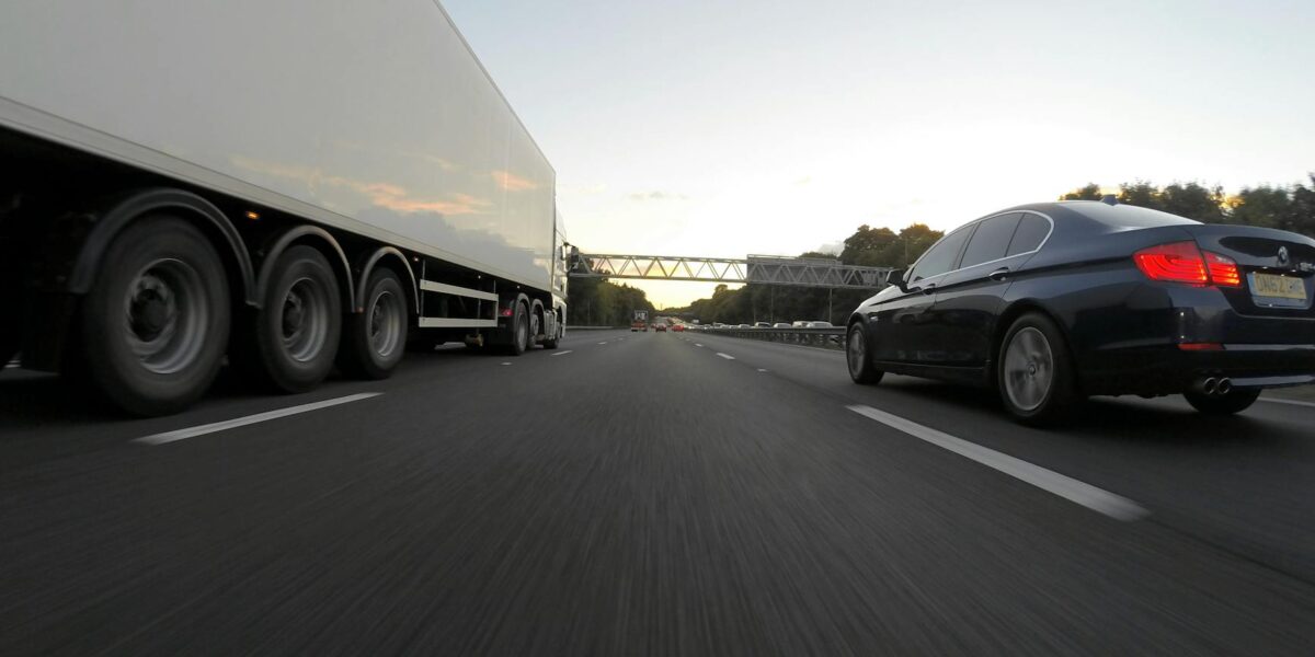 Transport żywności chłodnią. Na co zwrócić uwagę?