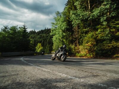 Gmole do motocykla - do czego służą i jak działają?